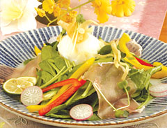 生ハムと温玉のレン草サラダ